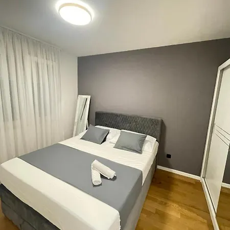 Apartament Naomi Znjan *